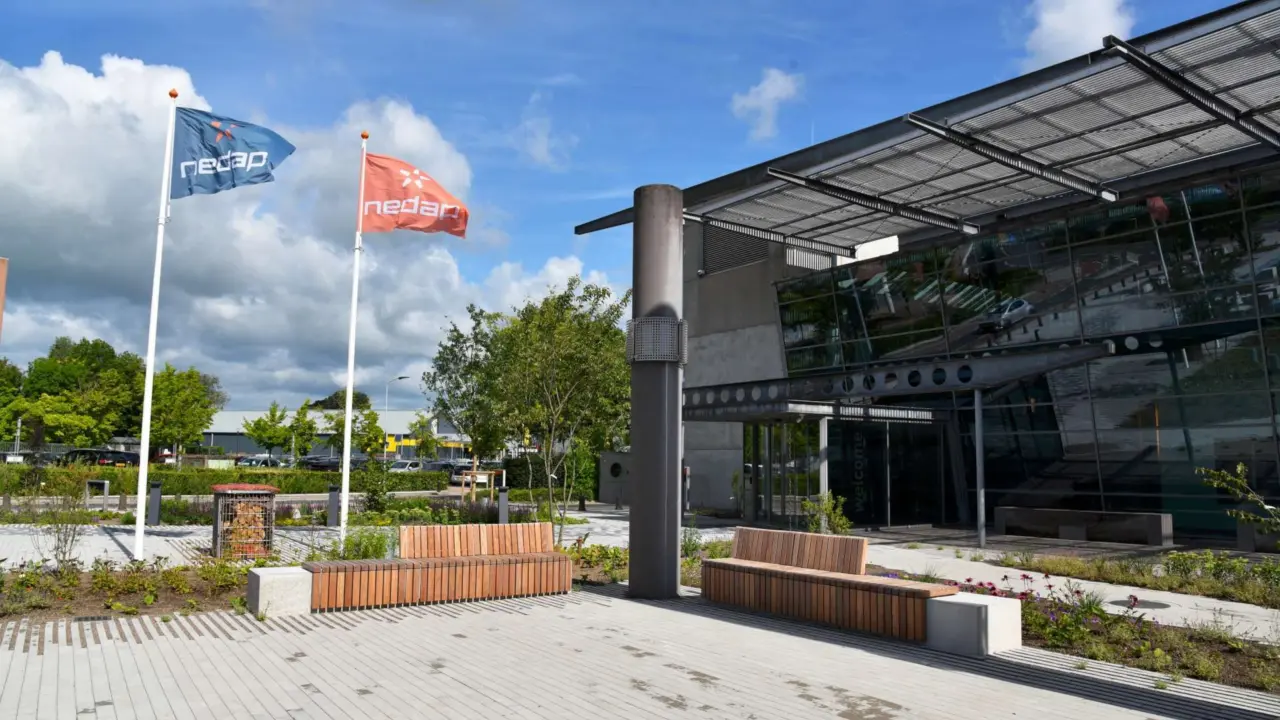 Groenlo Nedap 51 Sonderanfertigung Bankauflagen Holzauflage Grijsen Stadtmobiliar