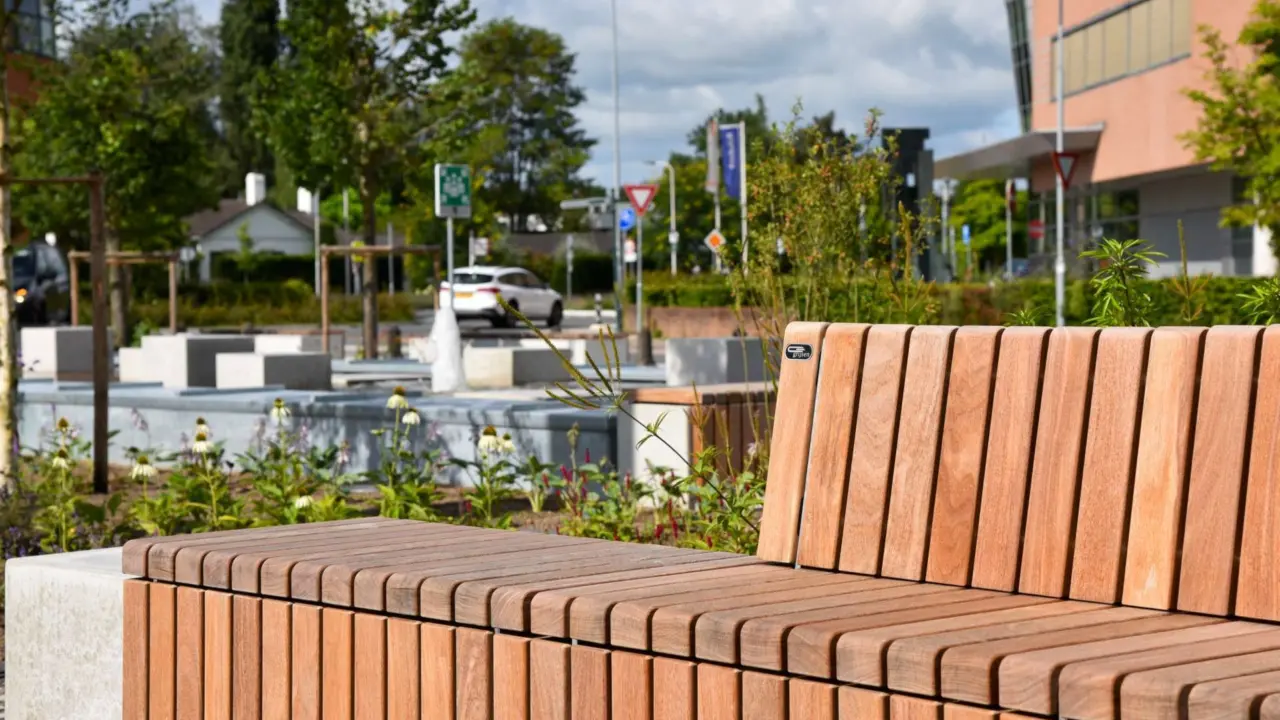 Groenlo Nedap 56 Sonderanfertigung Bankauflagen Holzauflage Grijsen Stadtmobiliar