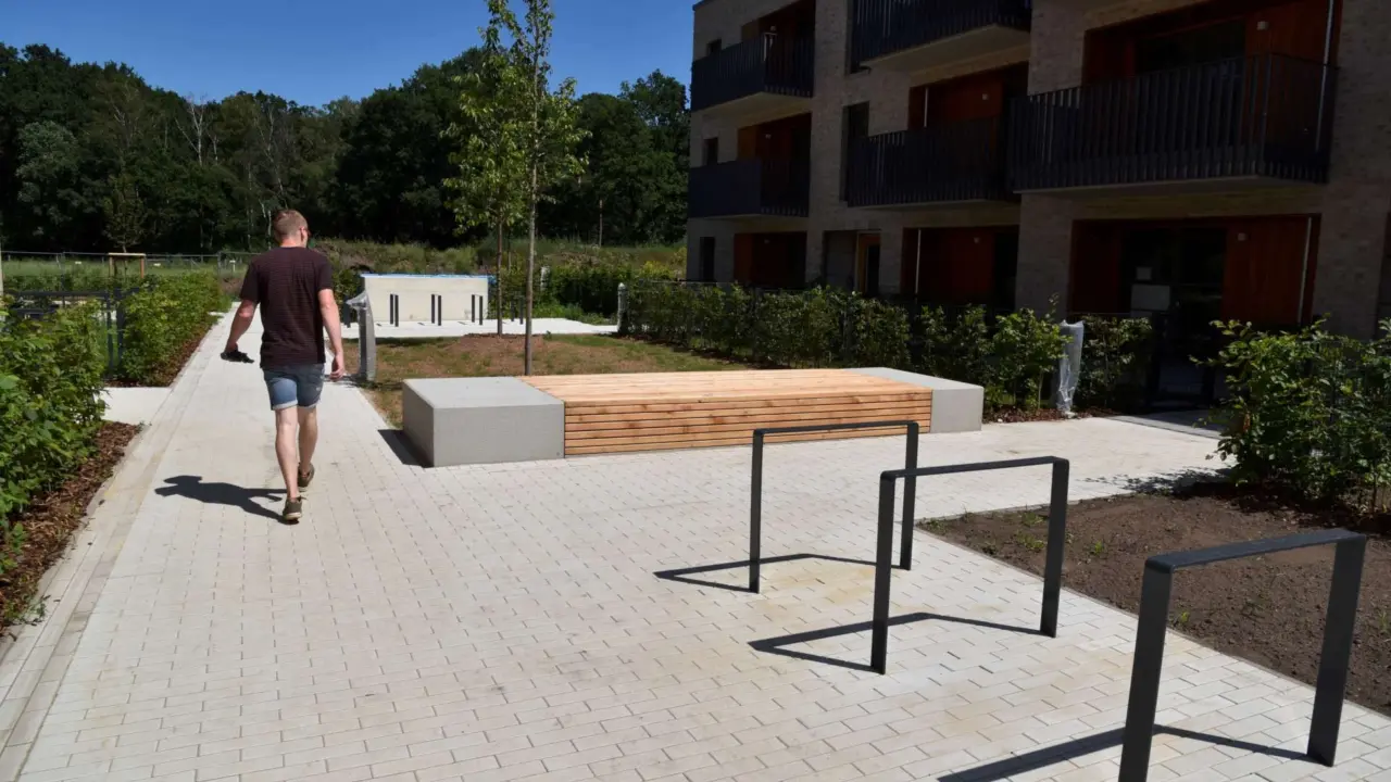 Grijsen Stadtmobilar Hannover Bothfeld Pure Eiche und Thermodouglasie 41