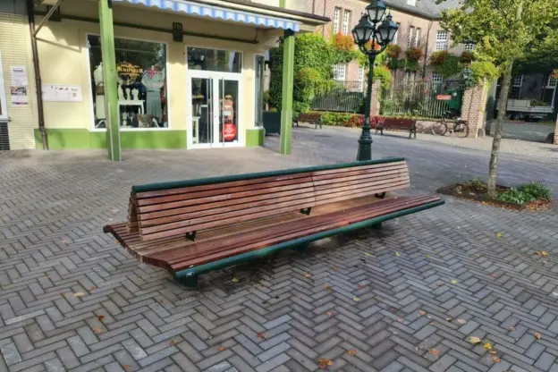 Parkbank Doppelbank Wenters Sonderlänge Kevelaer Holz mit Rückenlehne 4 Grijsen Stadtmobiliar