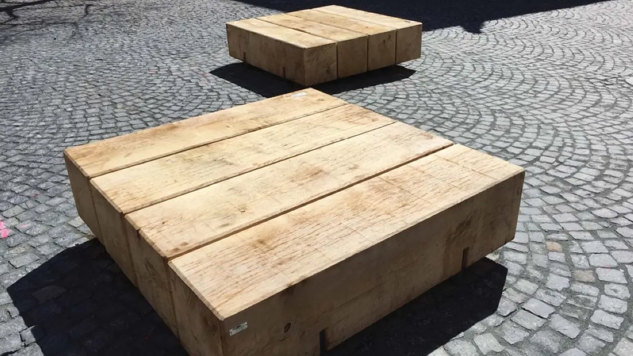 Kronberg im Taunus - Schirnplatz - Pure buitenbanken van Douglas 1