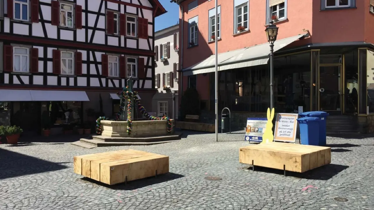 Kronberg im Taunus - Schirnplatz - Pure buitenbanken van Douglas 3