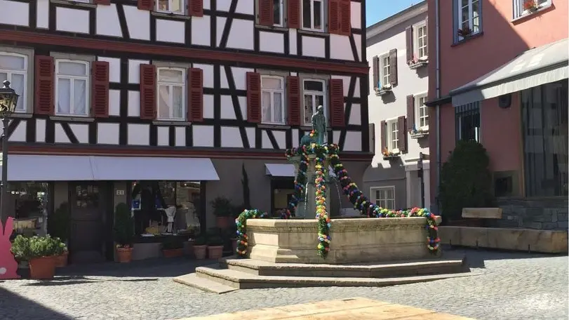 Kronberg im Taunus - Schirnplatz - Pure buitenbanken van Douglas 4