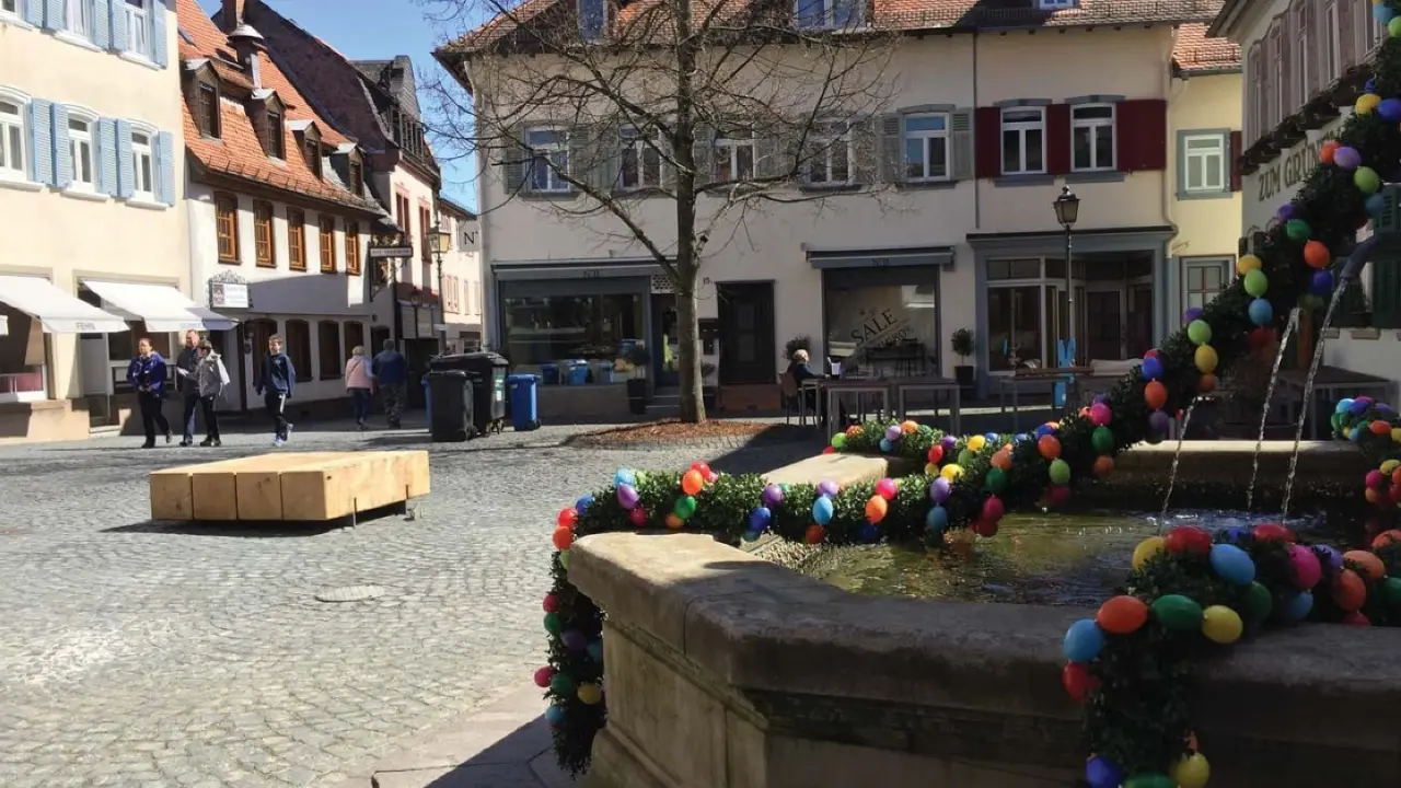 Kronberg im Taunus - Schirnplatz - Pure buitenbanken van Douglas 5