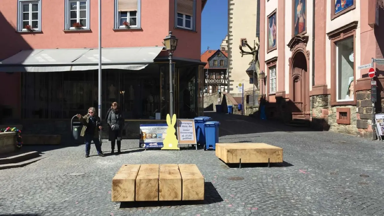 Kronberg im Taunus - Schirnplatz - Pure buitenbanken van Douglas 7
