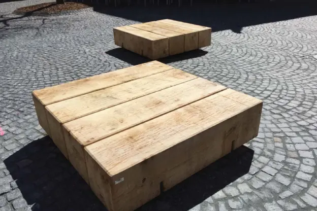 Kronberg im Taunus - Schirnplatz - Pure buitenbanken van Douglas 1