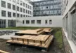 Köln Aachener Schule Podeste Blocks mit Rückenlehne Grijsen Stadtmobiliar