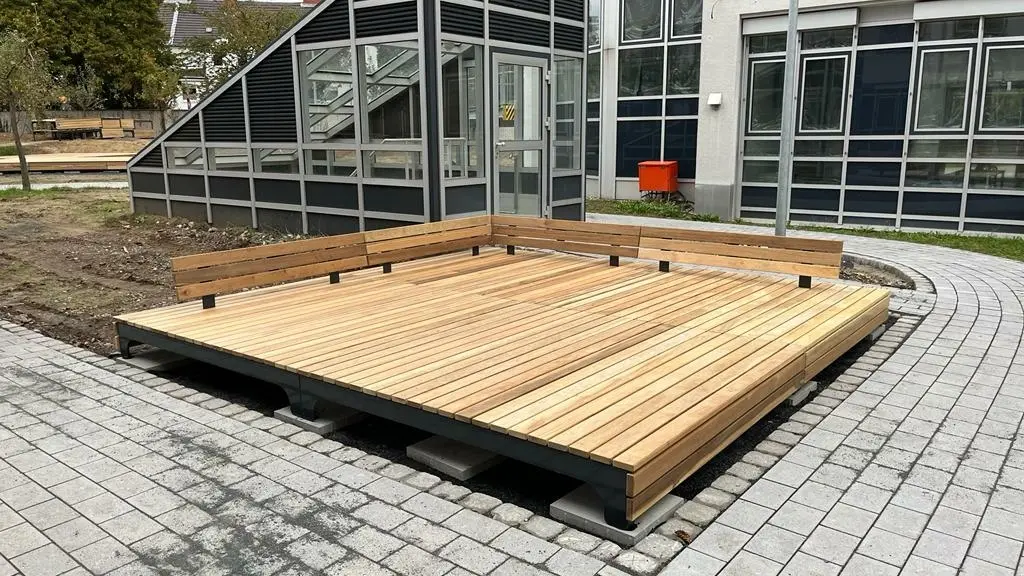 Köln Aachener Schule Podeste Blocks mit Rückenlehne 19 Grijsen Stadtmobiliar
