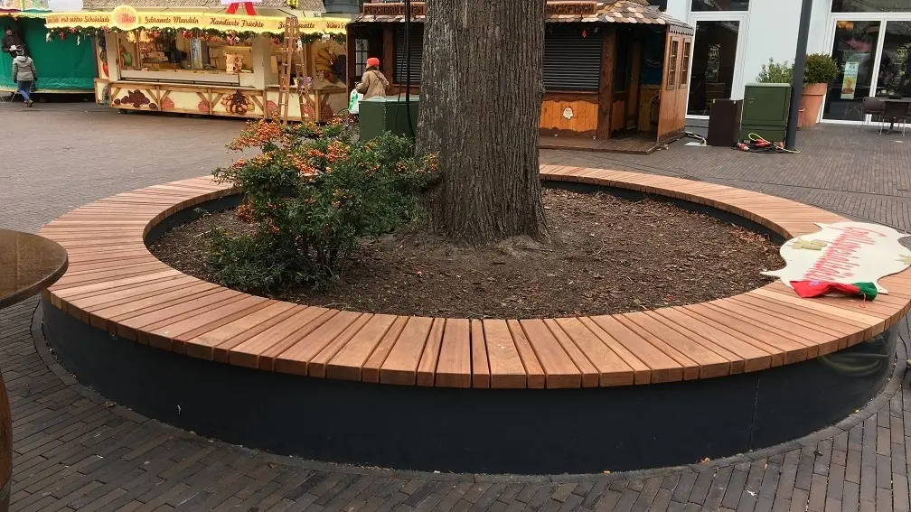Leer Boombanken van staal en hout Grijsen Park Straatdesign straatmeubilair 1