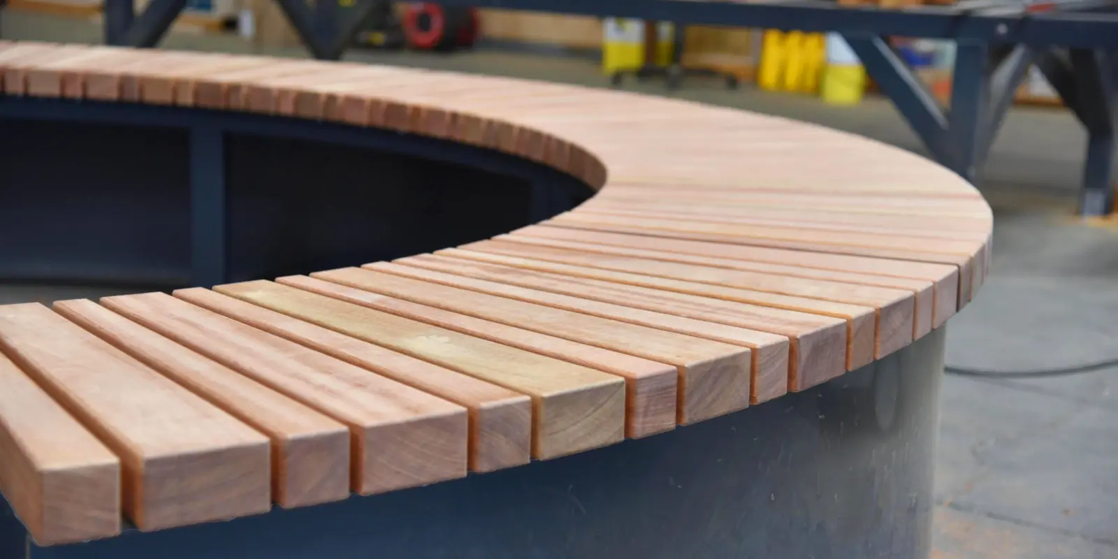 Leer Boombanken van staal en hout Grijsen Park Straatdesign straatmeubilair 6