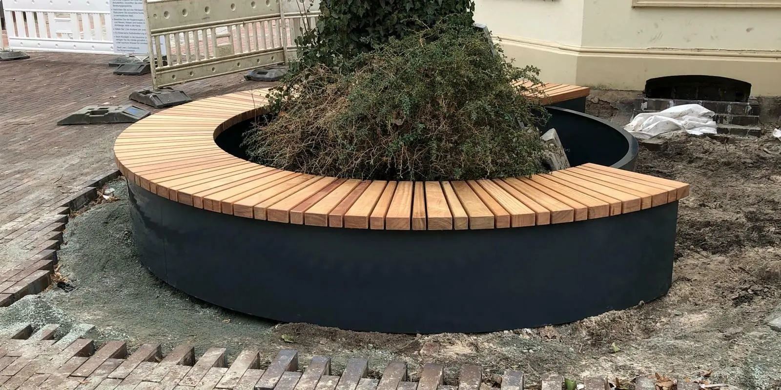 Leer Boombanken van staal en hout Grijsen Park Straatdesign straatmeubilair 8