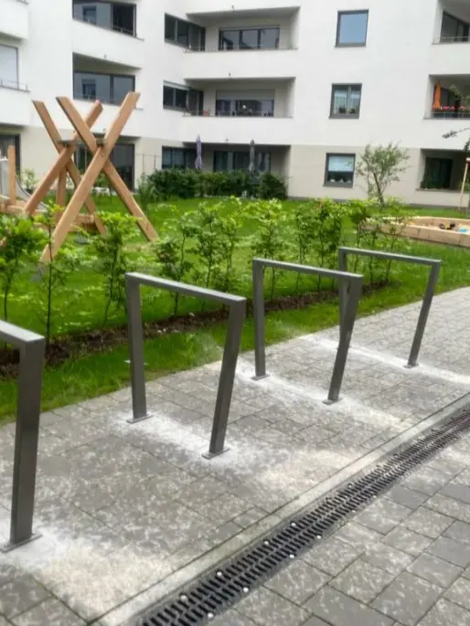 BV Memmingen GRID Elemente und Fahrradständer Cubic Grijsen 7 Grijsen Stadtmobiliar