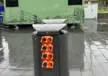 Abfallbehälter Außenbereich Aschenbecher in Haube und Pfandbügel Messe Düsseldorf Grijsen Stadtmobiliar