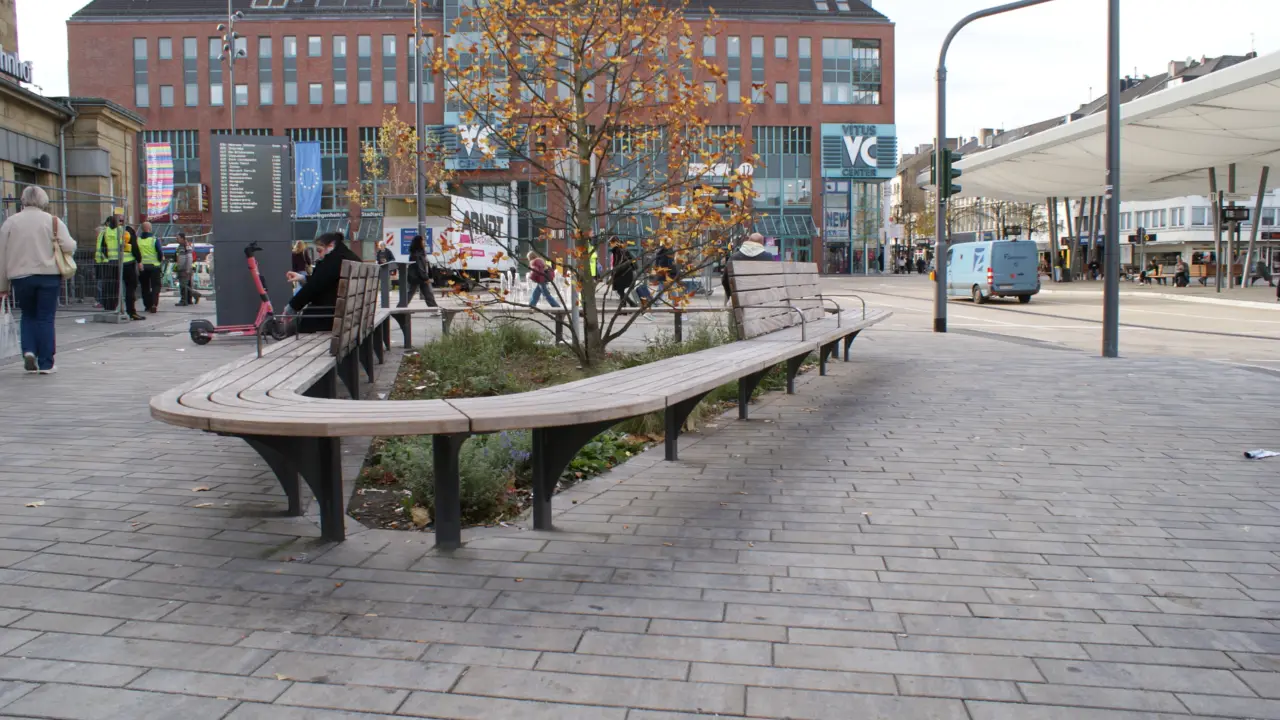 Mönchengladbach Hauptbahnhof Bankanlagen 23 Parkbank Grijsen Stadtmobiliar