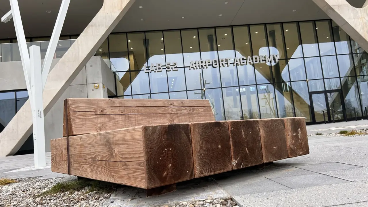 München Lab Campus Sondermodelle PURE 44 Parkbank Grijsen Stadtmobiliar