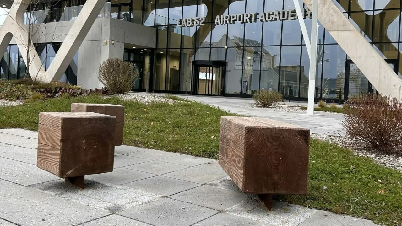 München Lab Campus Sondermodelle PURE 47 Hocker Grijsen Stadtmobiliar