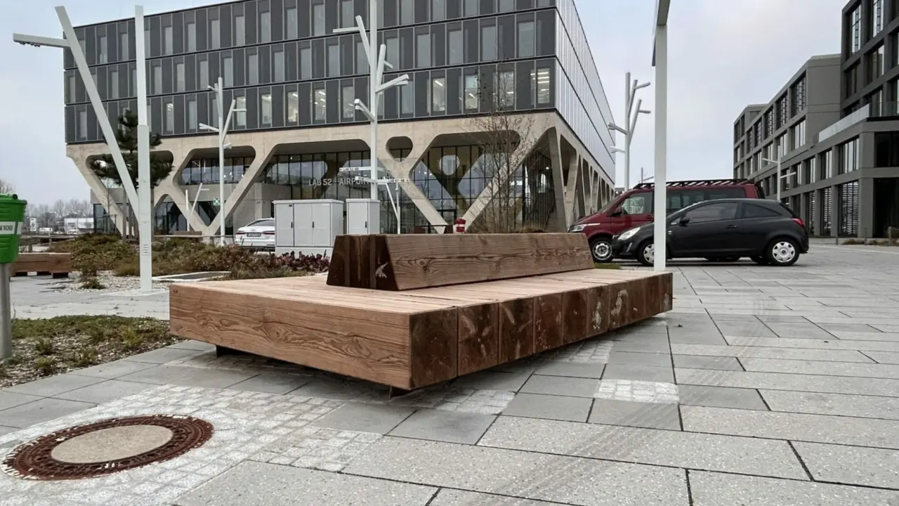 München Lab Campus Sondermodelle PURE 29 Parkbank Grijsen Stadtmobiliar