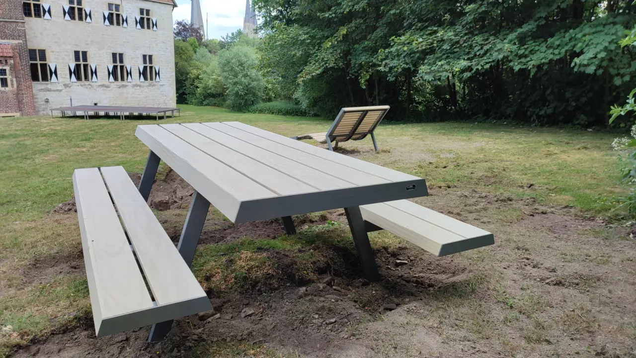 Kolvenburg Picknickset ganz hinten im Garten Grijsen Stadtmobiliar