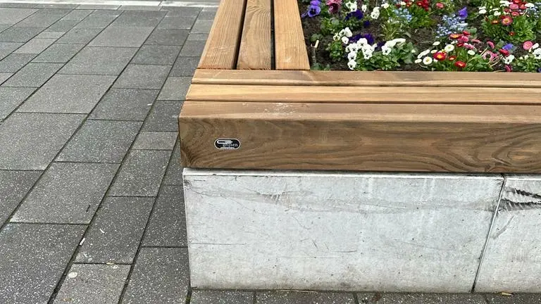 BV Osnabrück Johannisstr Bankauflagen Sitzauflagen behandelte Douglasie Plane 24 Parkbank Grijsen Stadtmobiliar