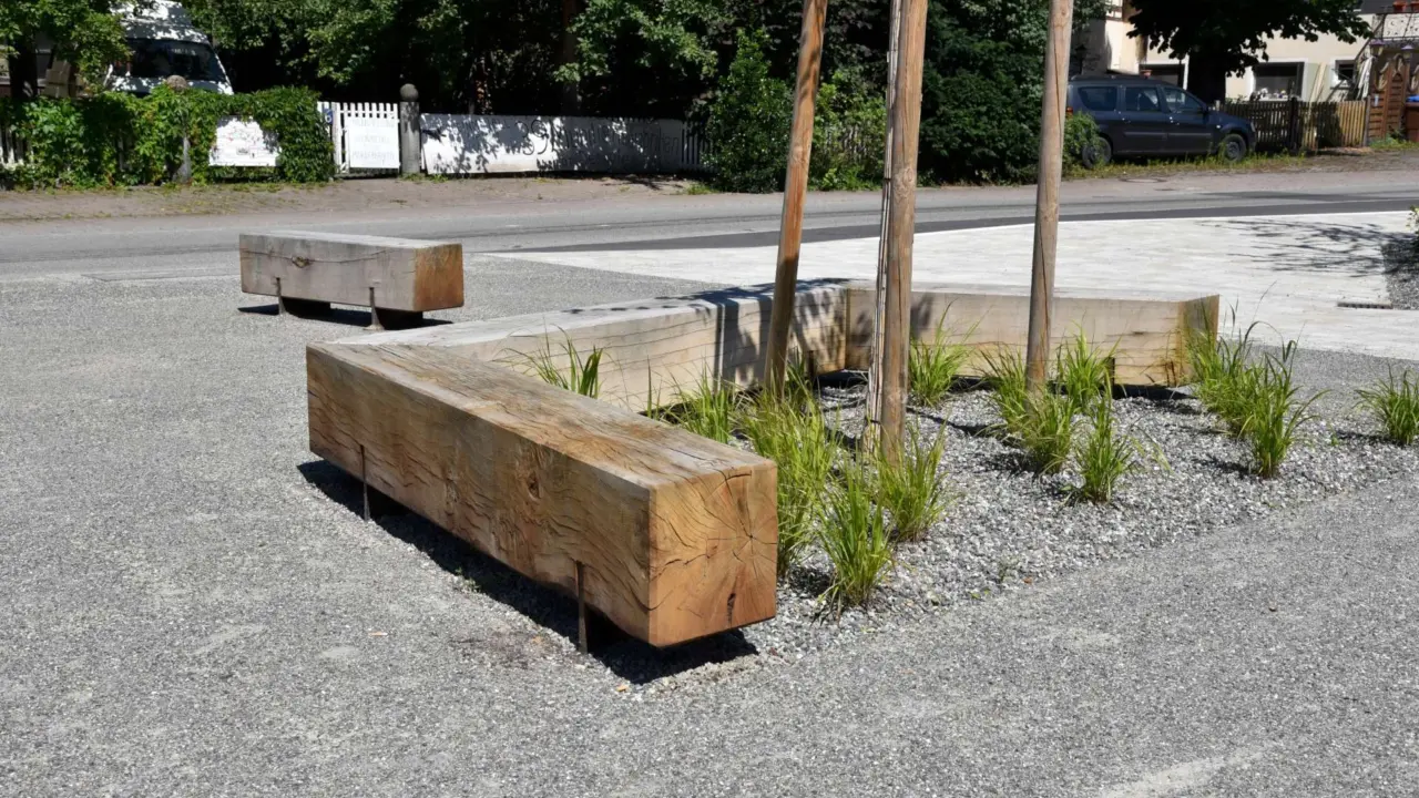 Baumbänke Pure Sondermodell Dorfplatz Stahringen Grijsen Stadtmobiliar