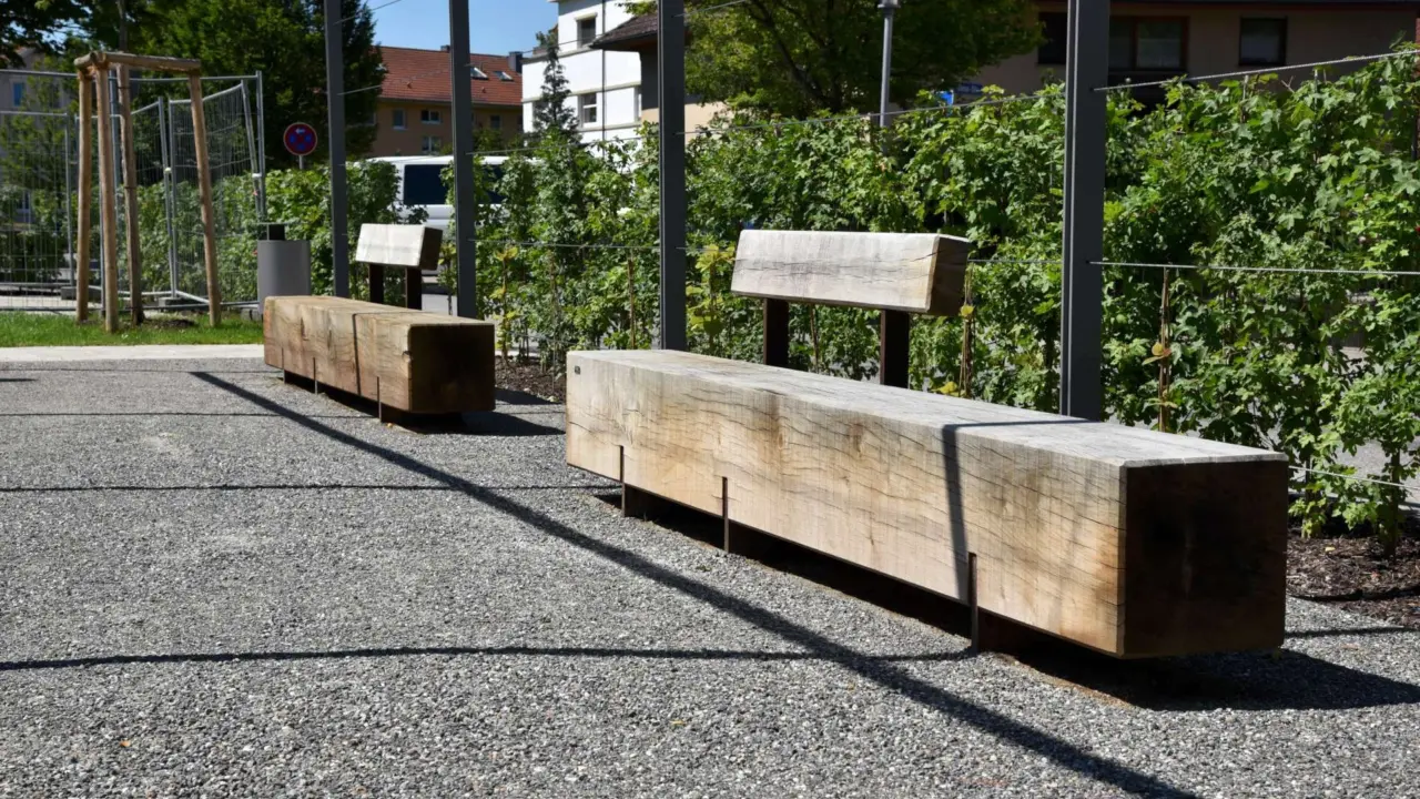 Stahringen Dorfplatz Pure Parkbänke Pure Einzelsitz mit Rückenlehne (3000) Dorfplatz Stahringenche Grijsen Stadtmobiliar