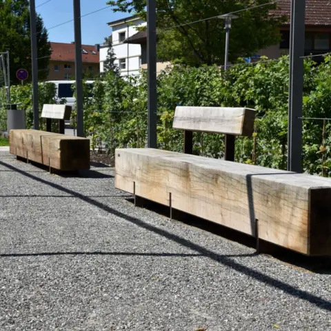 Parkbänke Pure Einzelsitz mit Rückenlehne (3000) Dorfplatz Stahringen Grijsen Stadtmobiliar