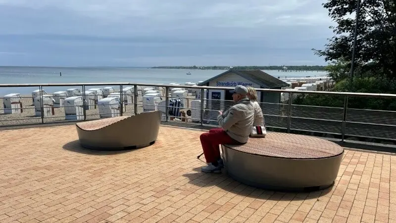 Timmendorfer Strand Podeste und Drehliegen Grijsen Stadtmobiliar