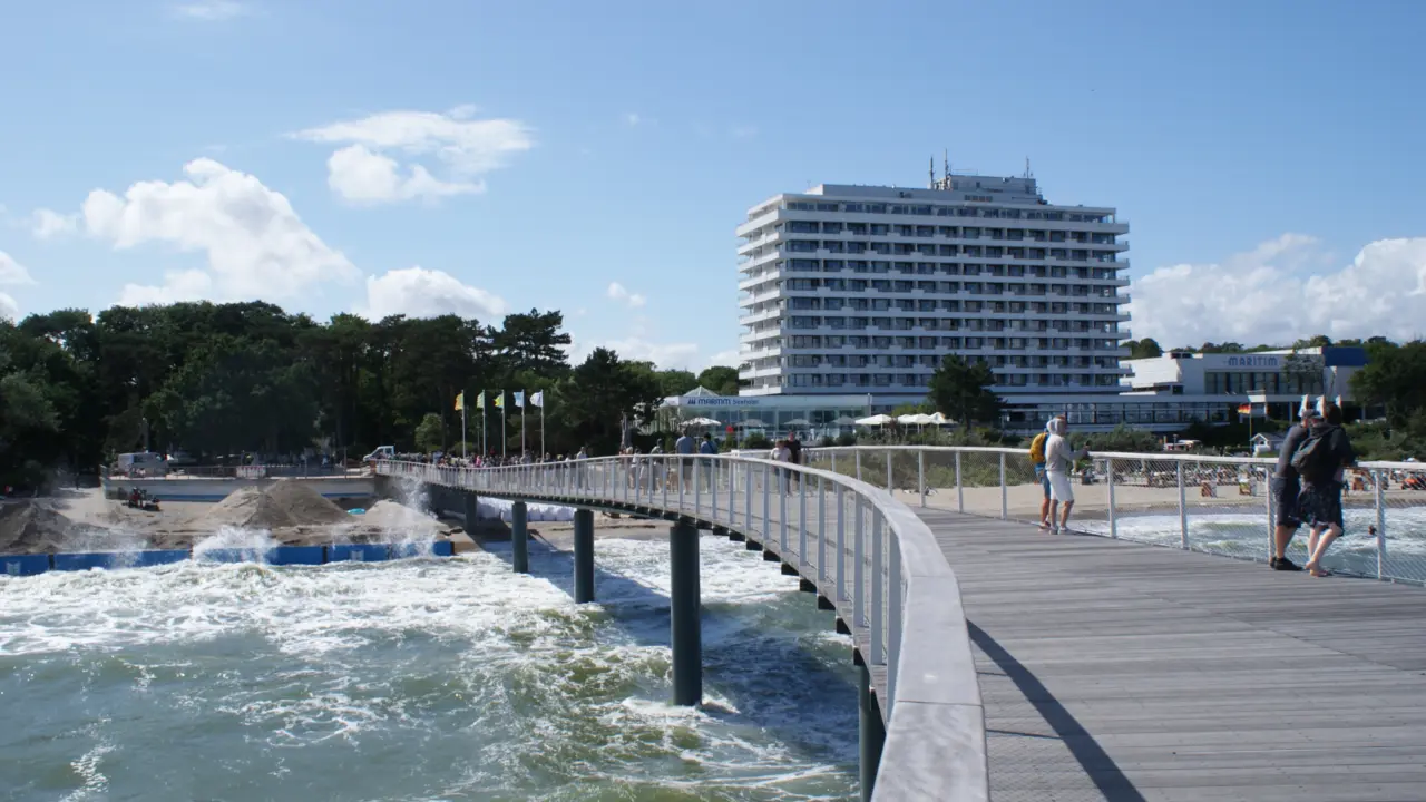 Timmendorfer Strand August 2025 Plane Bankauflagen Sondermodelle Sitzpodeste und Drehliegen 86 Grijsen Stadtmobiliar