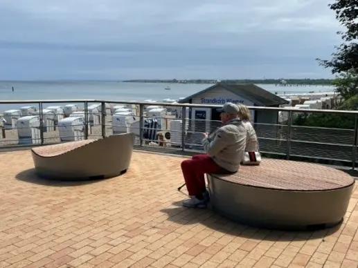 Timmendorfer Strand Podeste und Drehliegen Grijsen Stadtmobiliar