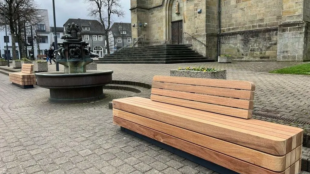 Warstein Plane Solid Einsitzer mit Rückenlehne 3 Parkbank Grijsen Stadtmobiliar