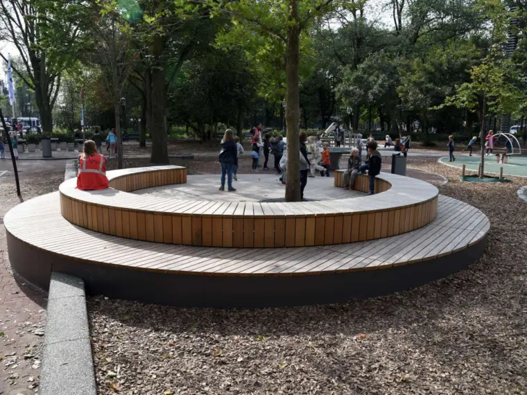 Parkbank Spielplatz Grijsen