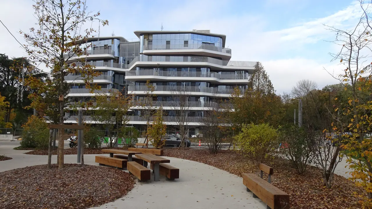 Diverse producten uit de Pure buitenbanken- en picknicksetseries