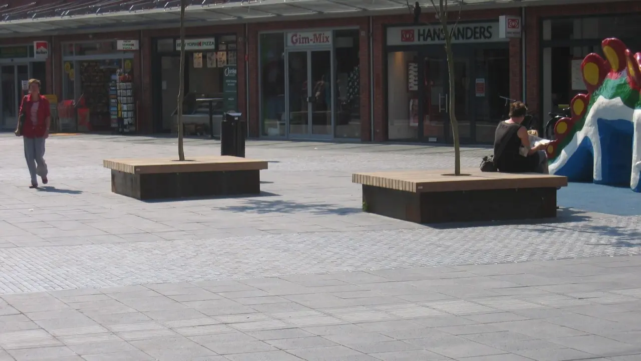 Europaboulevard in Alkmaar - Boombank voor de openbare ruimte 1