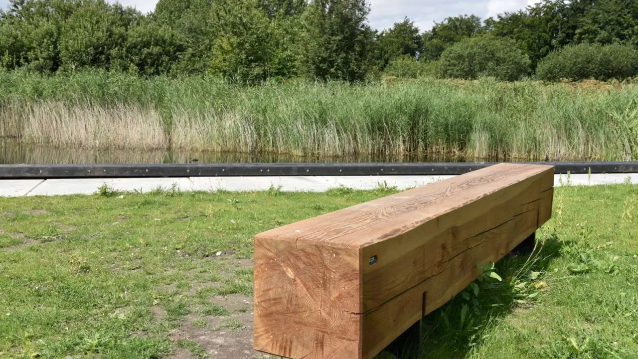 Almere Kromslootpark - Pure enkelzits buitenbank voor de openbare ruimte 1
