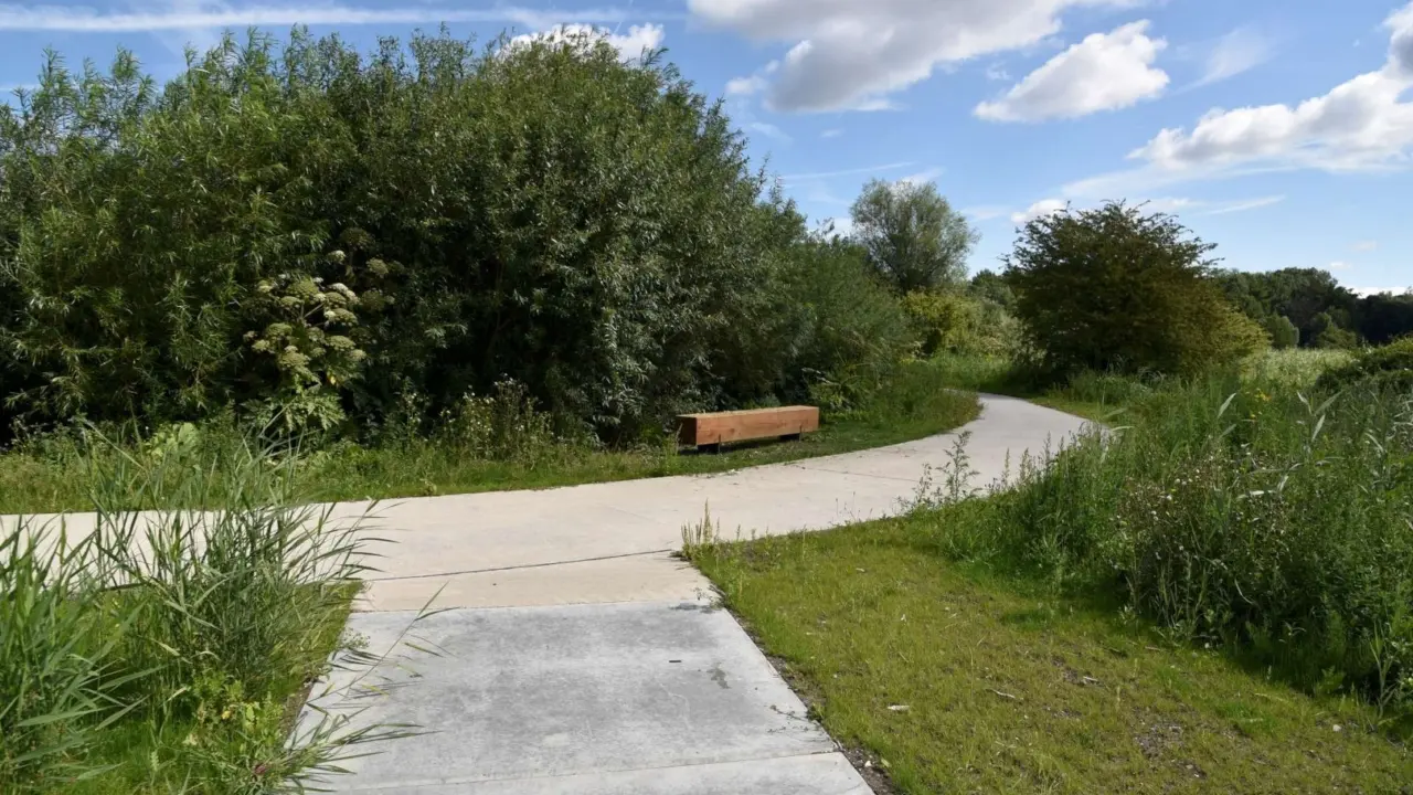 Almere Kromslootpark - Pure enkelzits buitenbank voor de openbare ruimte 3