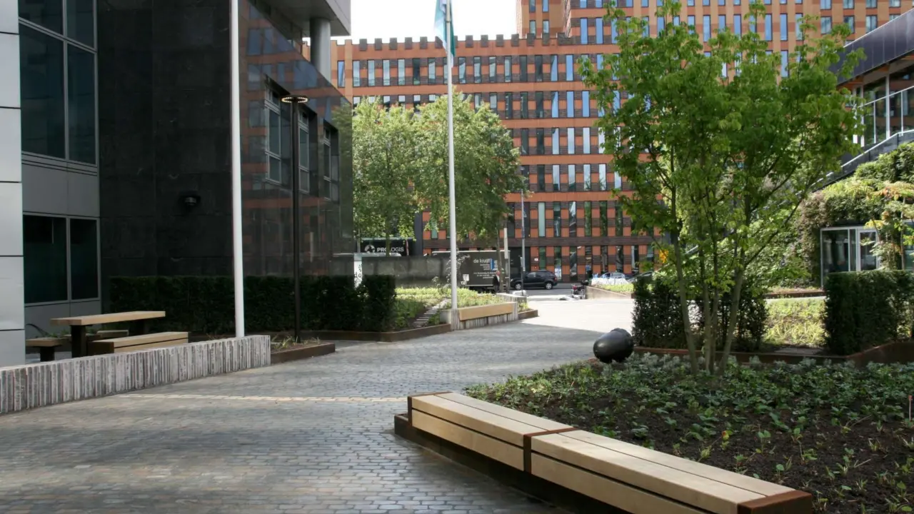 Amsterdam ABN AMRO buitenmeubilair entree