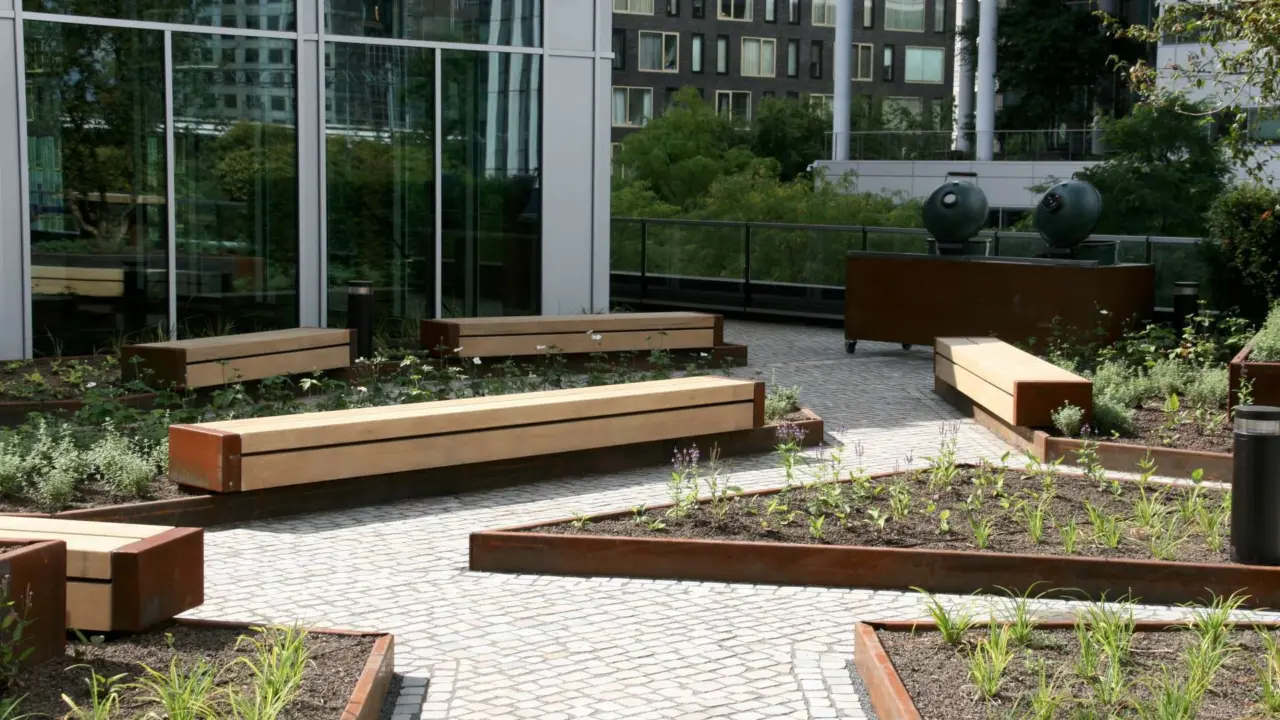 Amsterdam ABN AMRO maatwerk buitenmeubilair plantvakken cortenstaal
