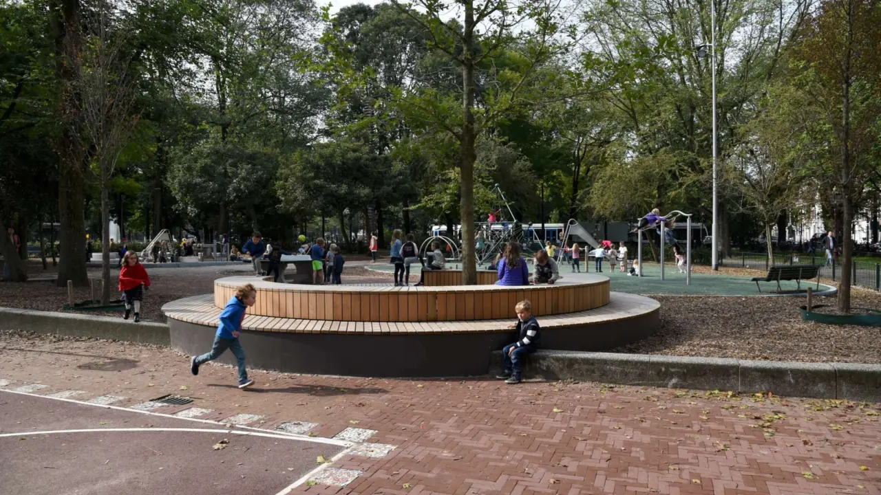 Frederiksplein maatwerk podium hout Amsterdam 1