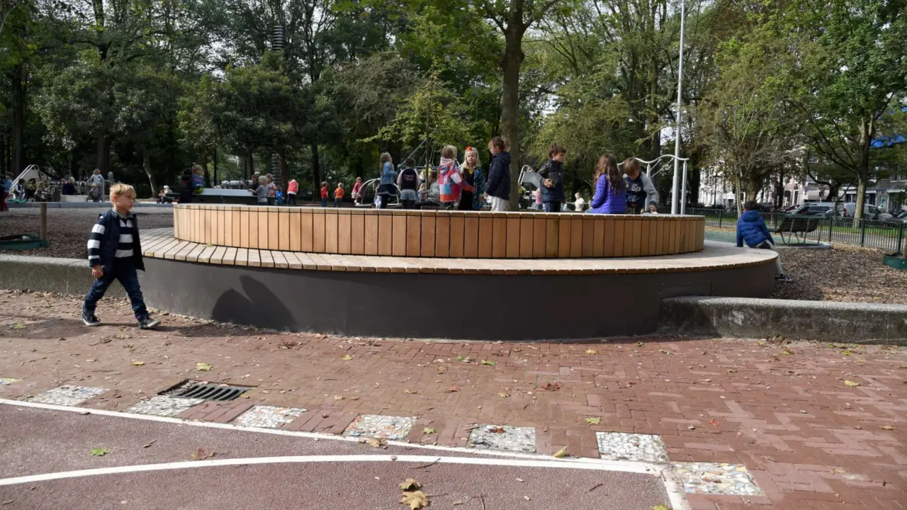 Frederiksplein maatwerk podium hout Amsterdam 6