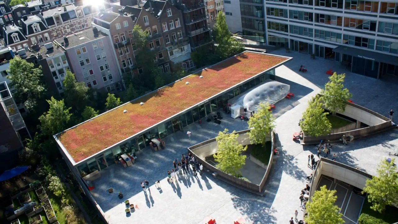 Amsterdam Kohnstammhof maatwerk straatmeubilair buitenbank 1