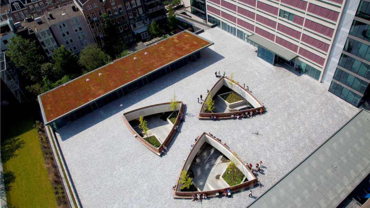 Amsterdam Kohnstammhof maatwerk straatmeubilair buitenbank 2