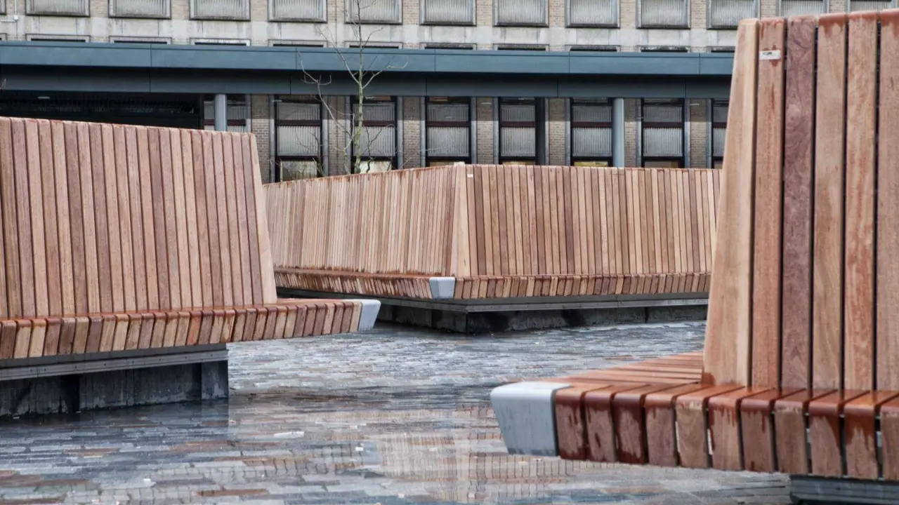 Amsterdam Kohnstammhof maatwerk straatmeubilair buitenbank 4