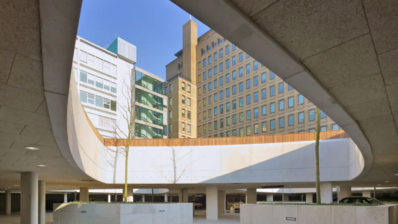 Amsterdam Kohnstammhof maatwerk straatmeubilair buitenbank 7