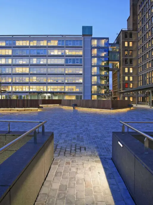 Amsterdam Kohnstammhof maatwerk straatmeubilair buitenbank 6