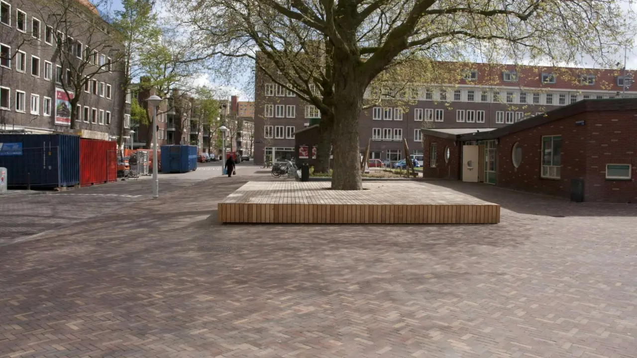 Amsterdam Makassarplein maatwerk straatmeubilair poef