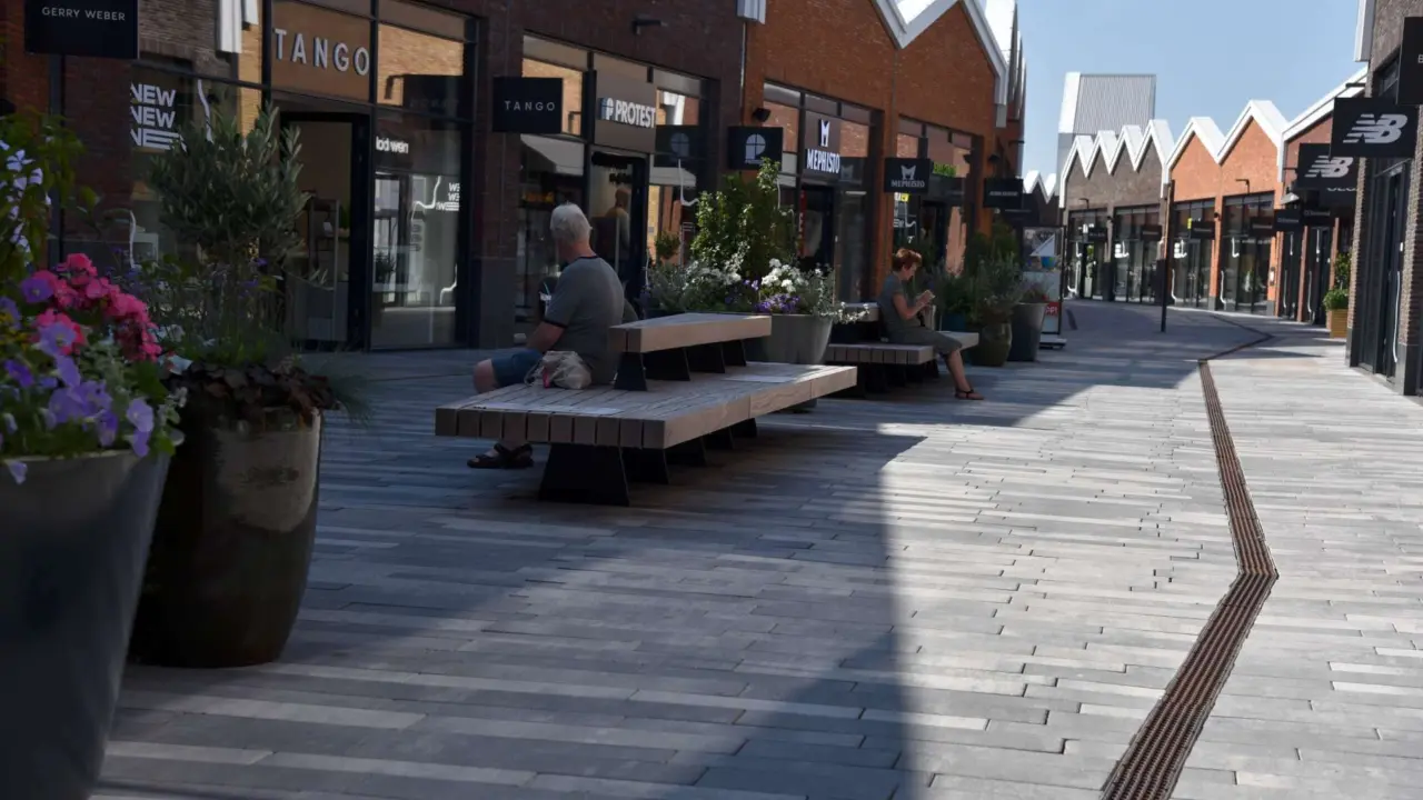 Maatwerk buitenbanken bij The Styles Outlet Amsterdam