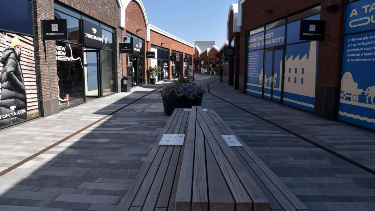 Maatwerk buitenbanken bij The Styles Outlet Amsterdam