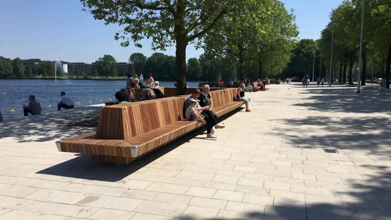 Amsterdam zuid West Oever maatwerk buitenbank straatmeubilair 1