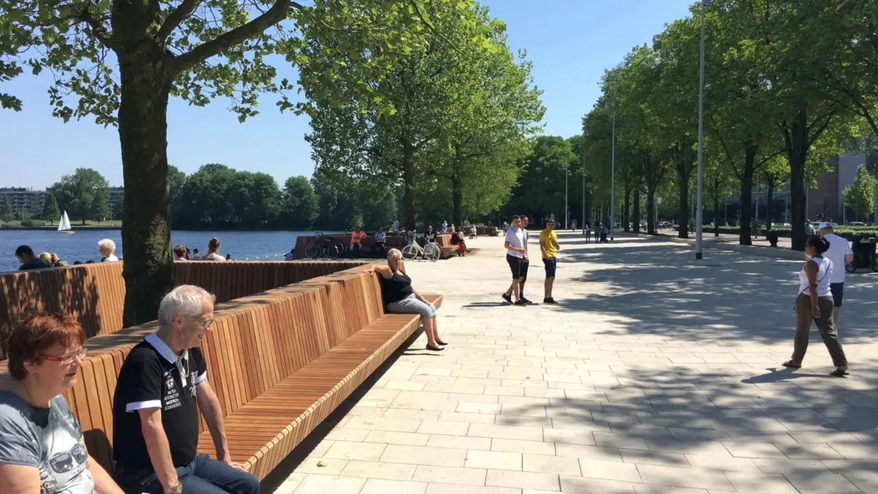 Amsterdam zuid West Oever maatwerk buitenbank straatmeubilair 6