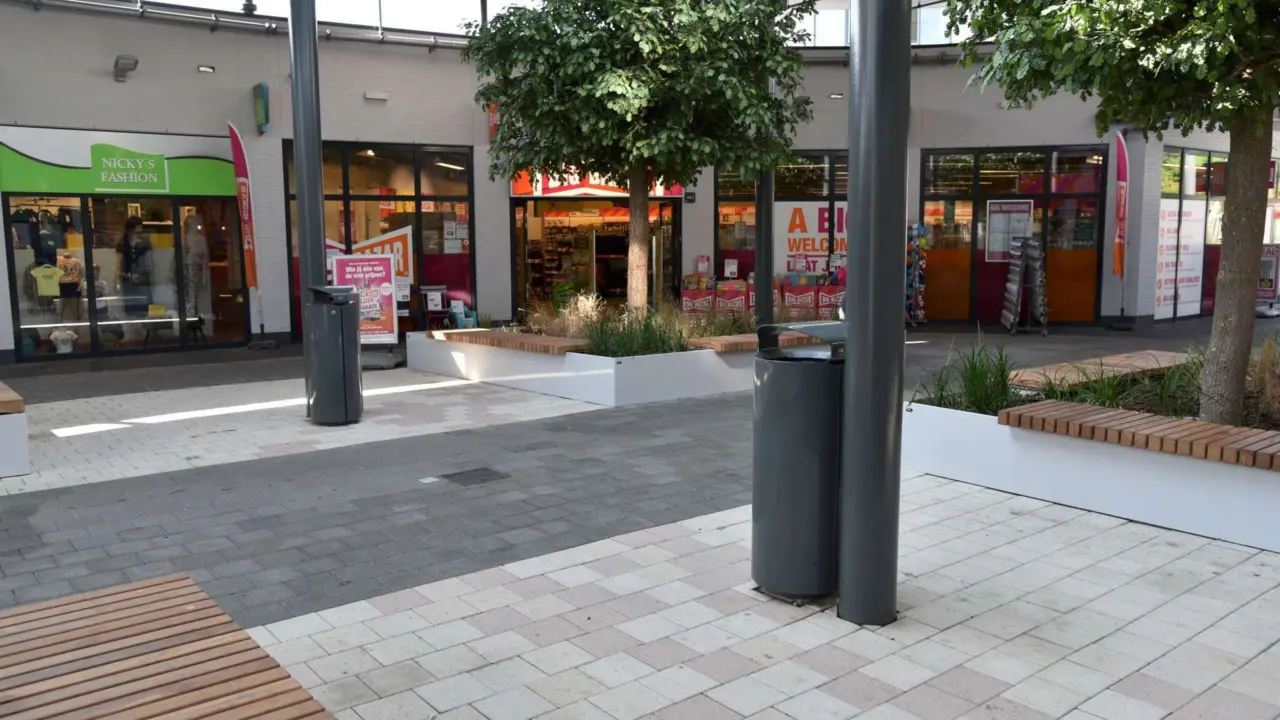Winkelcentrum Marsdijk Assen Constructo 72 afvalbak en maatwerk plantenbak 5